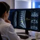 Опухоль в позвоночнике: симптомы, виды и современные методы лечения